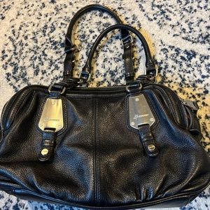 B. Makowsky Leather Purse Black